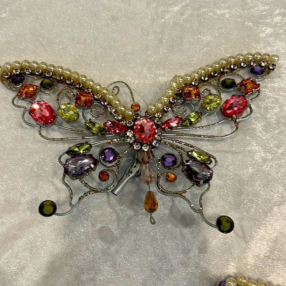 6 assorted butterfly and bee decors with clips - Picture 2 of 4